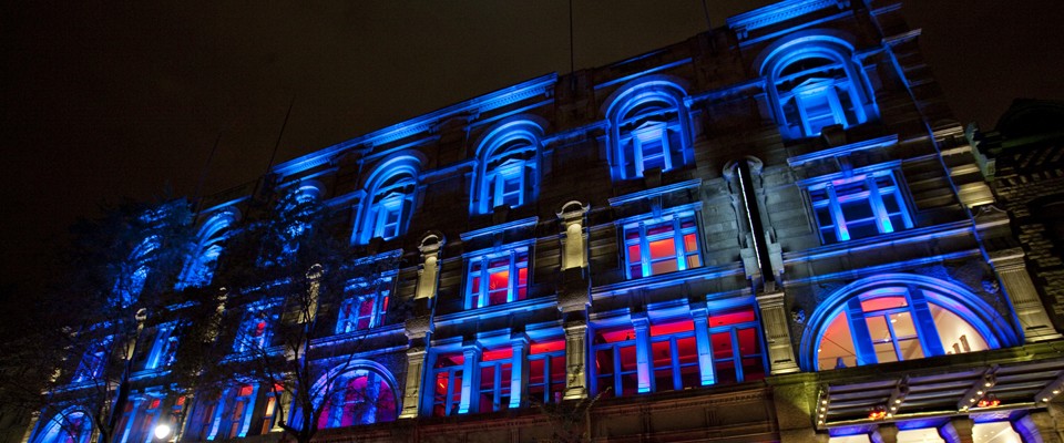 Les illuminations nous invitent à l’économieLe domaine public, encore éclairé avec des lampes à incandescence, pourrez avec l’utilisation des LED faire plus de 60% d’économies.